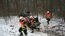 Auto převrácené mezi Břeclaví a Valticemi našli hasiči bez řidiče. 