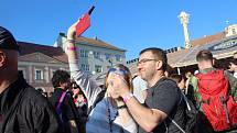 Tisíce lidí se v sobotu sešly v Hustopečích, kde se konaly tradiční mandloňové slavnosti.