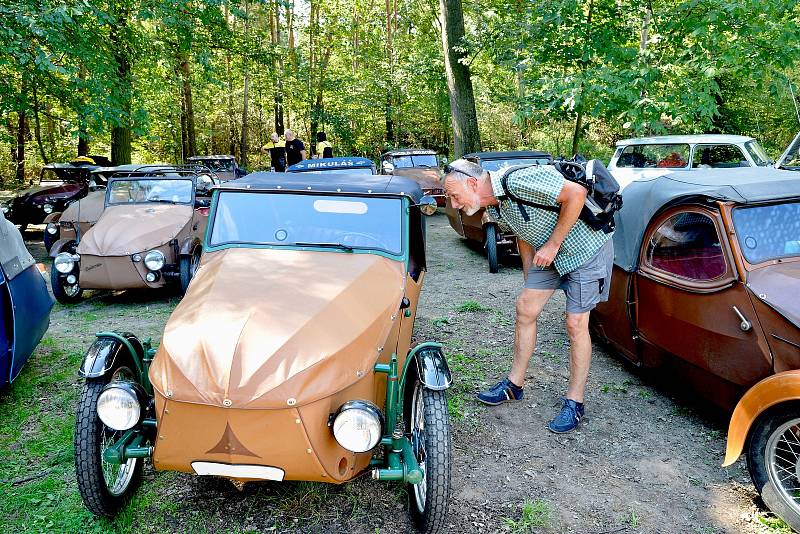 Do Břeclavi na Hájenku se sjeli milovníci velorexů.