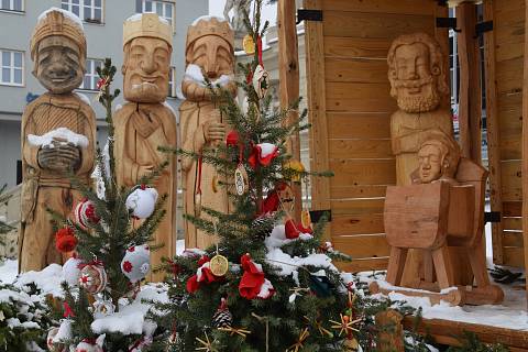 Blížící se Vánoce lidem v Hustopečích připomene svátečně nazdobené Dukelské náměstí.