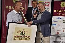 Pouze dvakrát se ve dvanáctileté historii soutěže Král vín podařilo jednomu vinaři získat obě hlavní ceny – titul šampiona a prvenství za nejlepší kolekci. Pyšnit se tím letos může Pavel Buriánek ze ZD Němčičky.