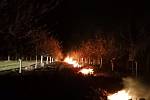 Sadaři ve Velkých Bílovicích zapalovali v noci na pondělí ohně mezi kvetoucími stromy kvůli ochraně úrody meruněk. Kolem šesté hodiny ráno naměřili mínus 5,5 stupně Celsia.