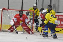 Břeclavské hokejistky (na snímku ve žlutých dresech) patřily v posledních dvou sezonách k nejlepším týmům první ligy.