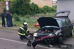 Osobní auto značky Renault havarovalo v neděli před půl šestou ráno v Mikulově. Záchranná služba ošetřila na místě dvě zraněné osoby. Nehoda v ulici Komenského zkomplikovala dopravu.