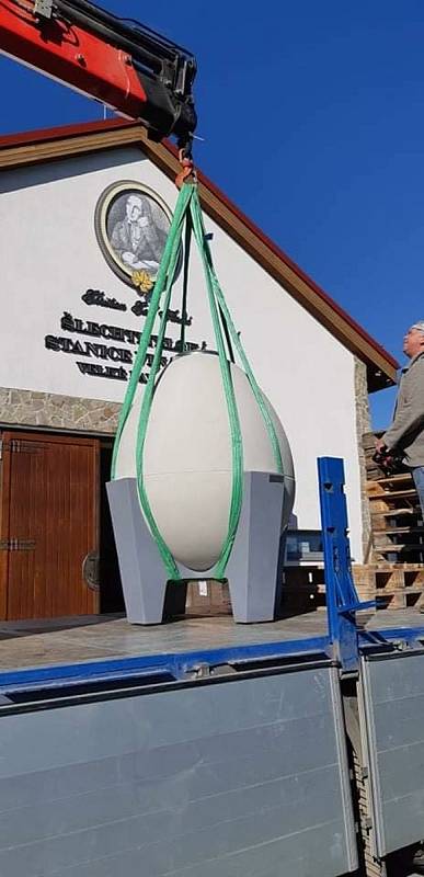 Velkopavlovická Šlechtitelská stanice vinařská bude nově pro zrání svých vín využívat obří betonová vejce.