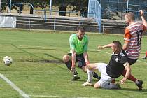 Fotbalisté Břeclavi (v černobílém) porazili Humpolec jasně 5:1.