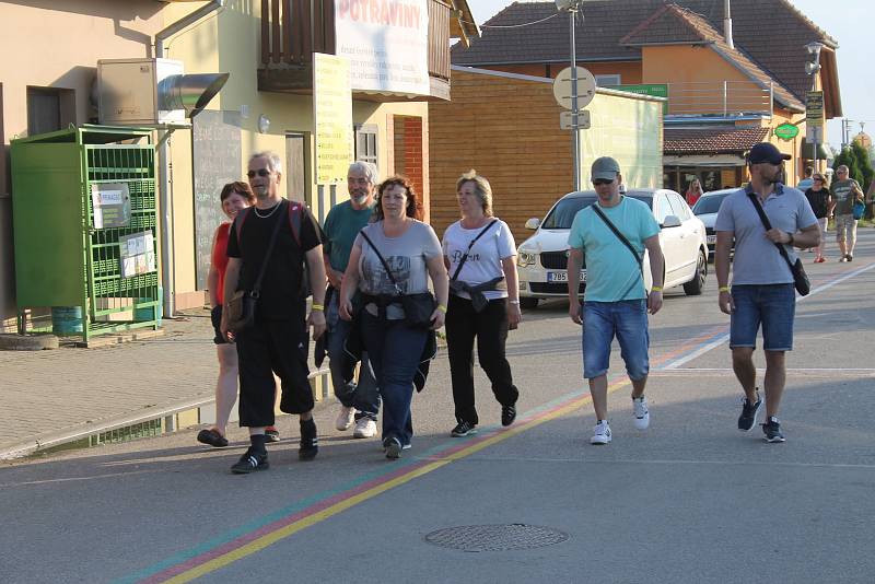 Na zahájení turistické sezóny v Pasohlávkách v kempu Merkur přišly až tisíce návštěvíků.