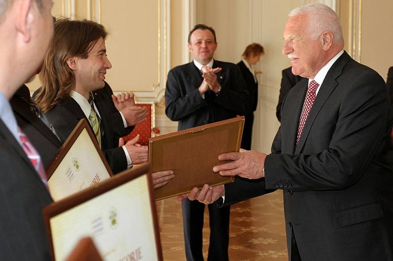 Prezident Václav Klaus uvítal o čestnými diplomy ocenil na Pražském hradě nejúspěšnější vinaře. 