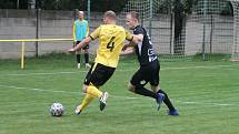 Fotbalisté Krumvíře (ve žlutém) porazili Svratku Brno 3:2.