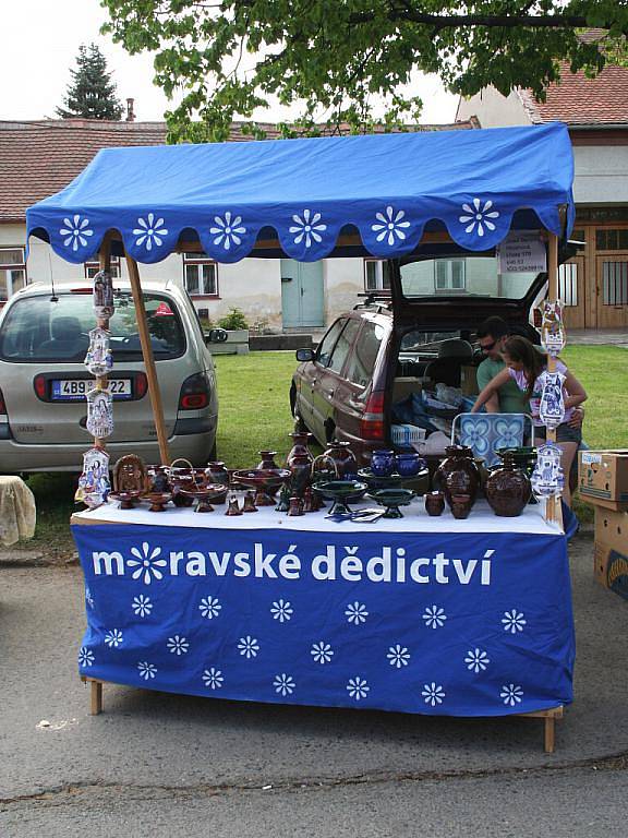 Den lidových řemesel v Moravské Nové Vsi opět lákal. Tradiční rukodělné výroby ovšem tentokrát prvomájová akce nabídla méně.  