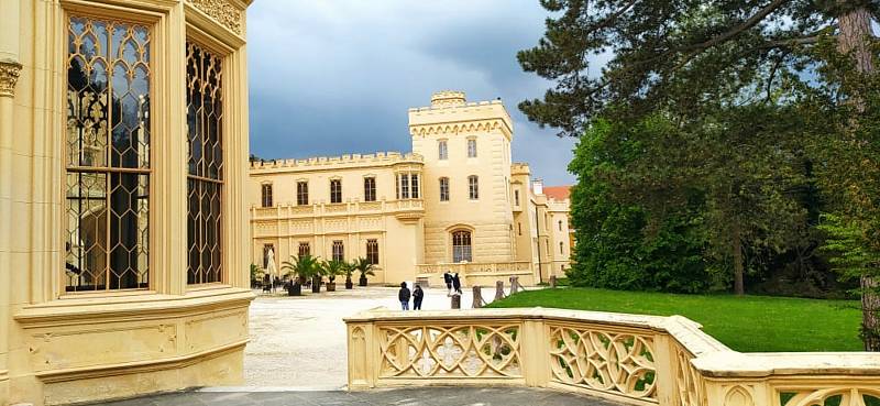 Vyhledávaným cílem návštěvníků je hlavně zámek Lednice a přilehlý park.