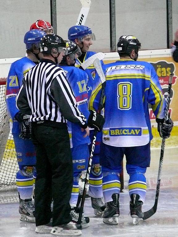 Hokejisté Břeclavi porazili Trutnov 4:1.