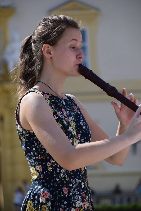 Feste Teatrale ve Valticích - to byla i flétnistka Anna Mazáčková a Barbora Hulcová, která hrála na theorbu