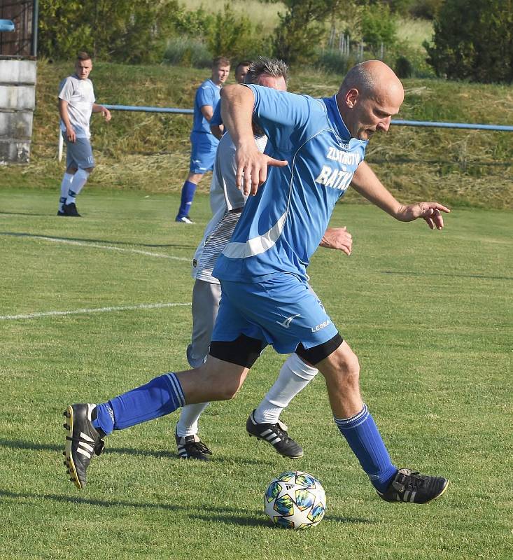 Fotbalisté Bavor (v šedých dresech) porazili rezervu Kostic 8:1.