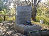 Památník dětem utonulým v řece Dyji v roce 1936, který obci věnoval první československý prezident Tomáš Garrigue Masaryk.