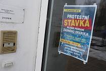 Do stávky se zapojili i zaměstnanci břeclavské základní školy v ulici Kupkova.
