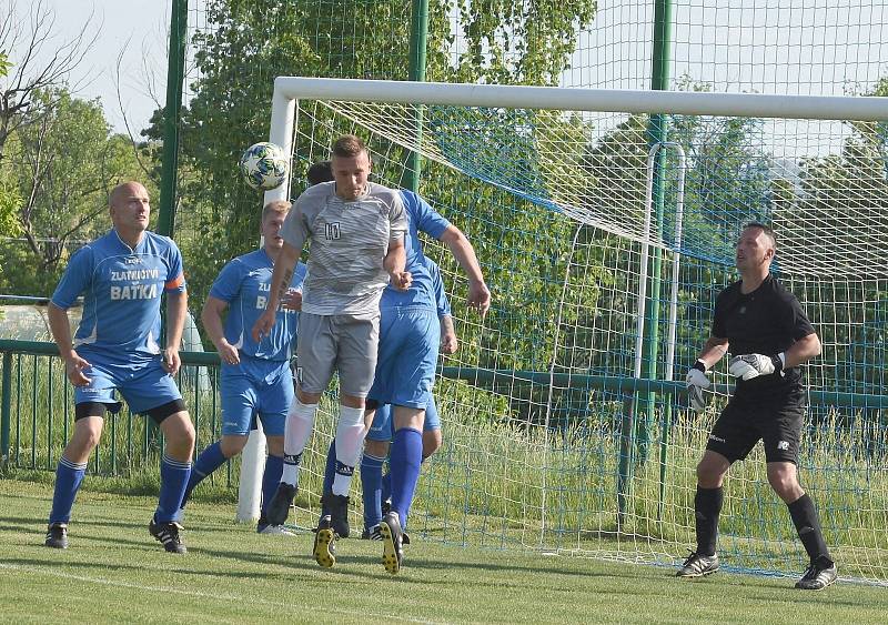 Fotbalisté Bavor (v šedých dresech) porazili rezervu Kostic 8:1.