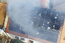 V sobotu na Břeclavsku zasahovali hasiči také u požáru střechy rodinného domu v Podivíně.
