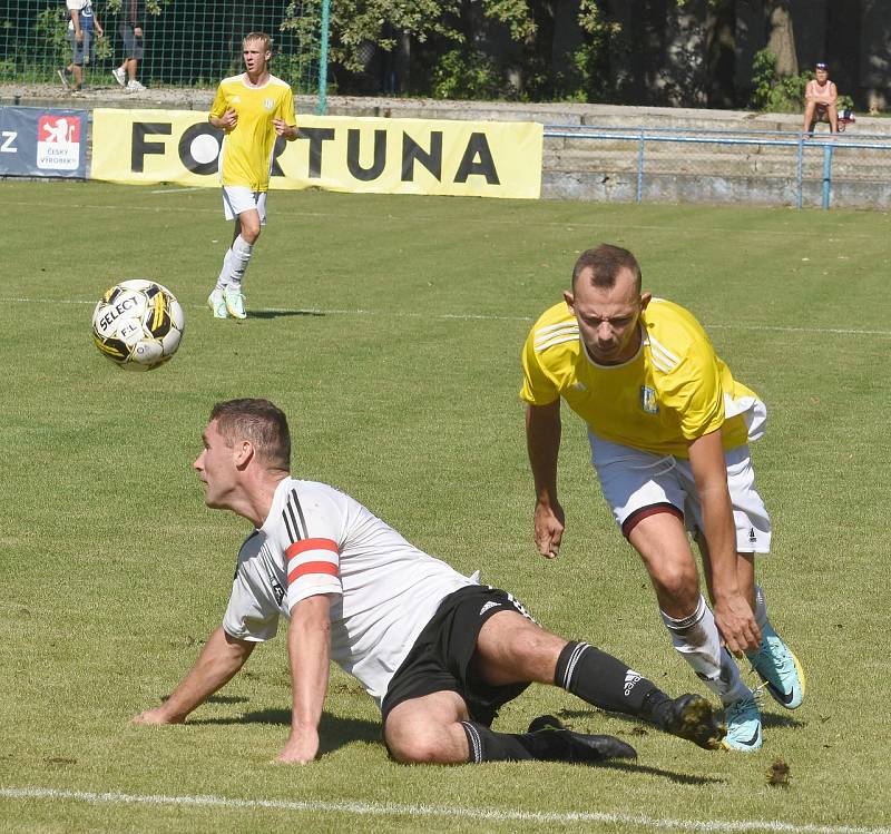 Fotbalisté Břeclavi (ve žlutém) porazili Bystřici nad Pernštejnem 1:0.