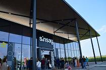 V Pohořelicích ve čtvrtek slavnostně otevřeli nové nákupní centrum Aventin. Nachází se ve Znojemské ulici naproti supermarketu Lidl.