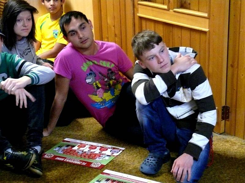 Dětský domov v Mikulově navštívila čtveřice fotbalistů ligového Brna.