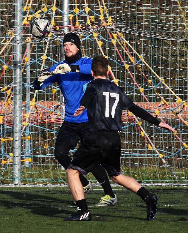 Fotbalisté Lednice (ve světle modrém) porazili v přípravě Osvětimany 2:1.