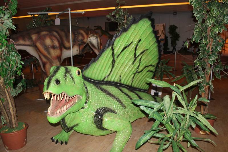 Na pravěký svět se proměnil břeclavský Dům kultury Delta. Německá firma sem přivezla modely dinosaurů. Největší zájem vzbuzoval po kulturním domě kráčející kolos, v jehož útrobách se skrýval svalnatý muž.