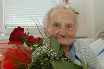 Kulatých sto let života oslavila Julie Fialová ze Strachotína.