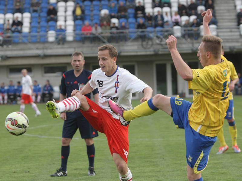 Fotbalisté Líšně v zápasu s břeclavským týmem.