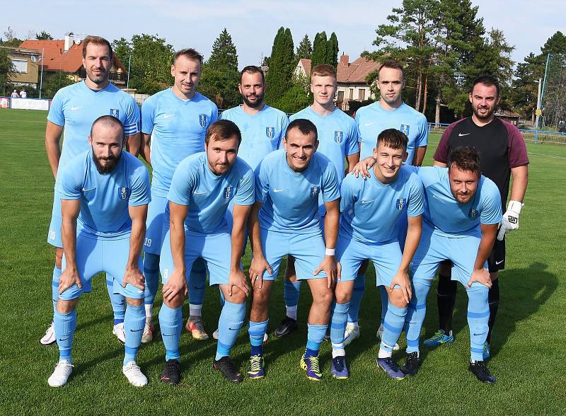 Fotbalisté Lednice (v modrých dresech) vstoupili do krajského přeboru výhrou 1:0 nad Ráječkem.