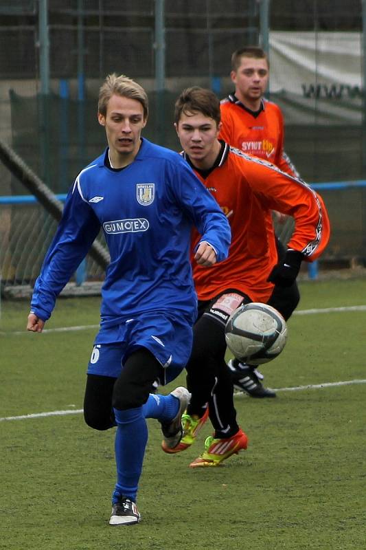 Fotbalisté Břeclavi (v modrém) spálili proti Rosicím spoustu šancí. 