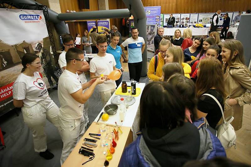 Břeclavský fortel ve čtvrtek navštívily stovky studentů ale i zájemci o práci.