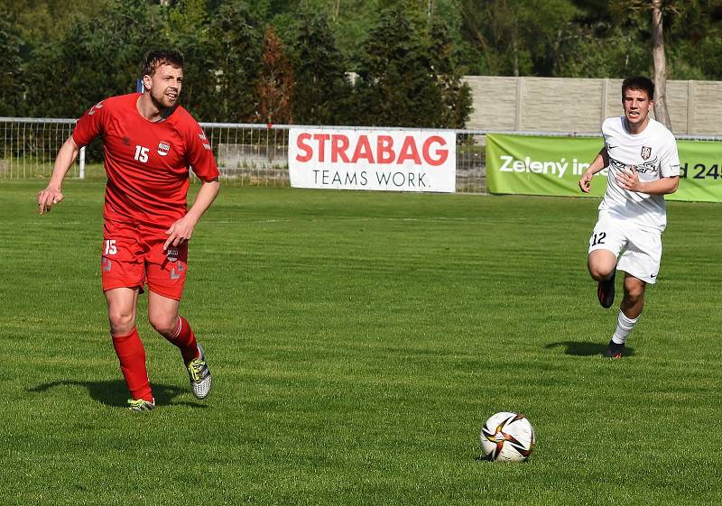 Fotbalisté Lanžhota (v bílém) remizovali se Startem Brno 1:1.