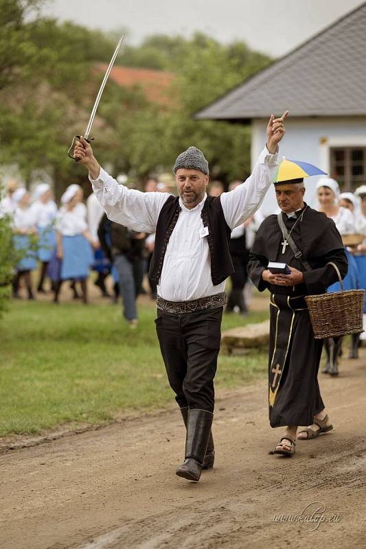 Soubory z Hanáckého Slovácka se na strážnickém festivalu představily s programem Naša dědina.