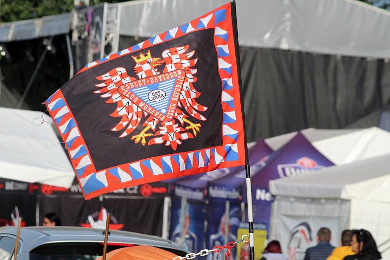 Pasohlávecký autokemp Merkur obsadili od čtvrtka do neděle motorkáři. Konal se tam odložený Euro Bike Fest.