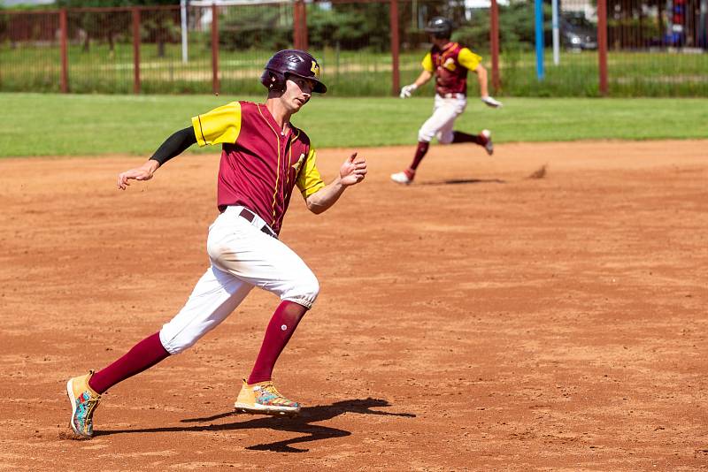 Softbalisté Locos Břeclav první zápas proti týmu Spectrum Praha vyhráli 9:7, v odvetě však podlehli 8:9.