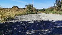 Město nechá opravit cestu k Herbenově farmě v Hustopečích. Specializovaná firma zde v říjnu provede asfaltový nástřik s podrcením.