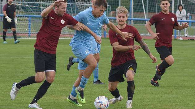 Fotbalisté Lednice (v modrém) podlehli Spartě Brno 0:3.