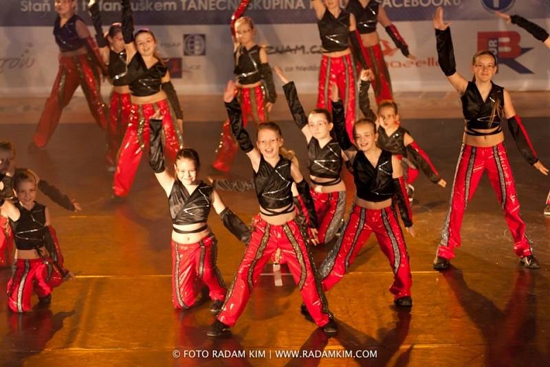 Mladé tanečnice z taneční skupiny E.M. Dancers z Břeclavi zabodovaly v Bratislavě na mezinárodní taneční soutěži Pohyb bez bariér. Přivezly si tři medaile.