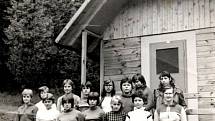 BŘEZŮVKY. Děti zaměstnanců Gumotexu jezdily také pravidelně na letní třítýdenní pionýrské tábory do Březůvek na Zlínsko.