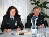 Břeclavský policejní ředitel František Klimus a břeclavská policejní mluvčí Kamila Haraštová..