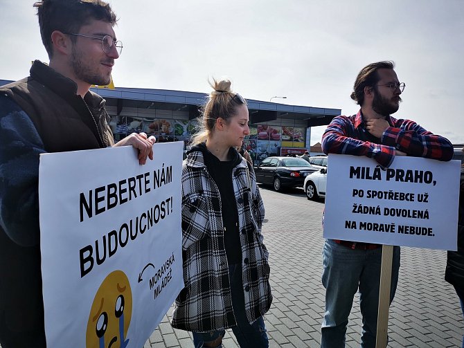 Souhrn událostí na Břeclavsku: Účet za mrazy, protestující studenti i mlžné dělo.