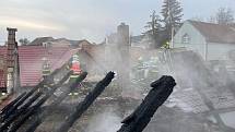 K požáru rodinného domu v Zaječí vyjíždělo pět jednotek hasičů v pátek krátce po páté hodině ráno.