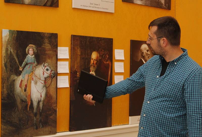 Asi šedesát obrazů všech lichtenštejnských knížat a dalších členů rodu vystavují na valtickém zámku. V sobotu se návštěvníkům v dosud nepřístupných prostorách zámku otevřou dvě nové expozice. 