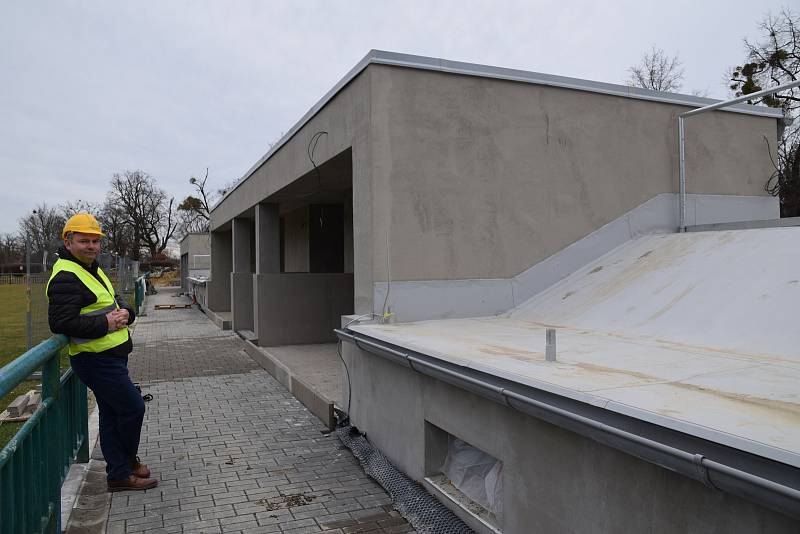 Nové zázemí valtického fotbalového klubu má být hotové v dubnu. Slavnostní otevření plánuje vedení klubu na letošní červenec.