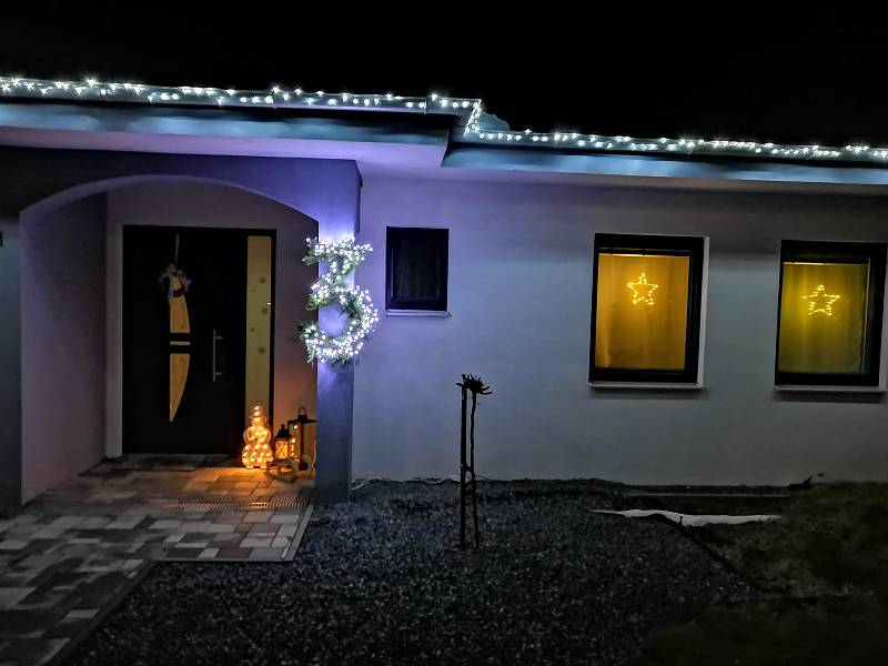 V Brodu nad Dyjí a v Zaječí po dobu čtyřiadvaceti dnů nadšenci postupně rozsvěcují čísla na svých domech jako v adventním kalendáři.