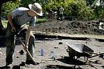 Archeologové stojí na Pohansku před velkým objevem. Jen pár desítek metrů od základny, kde dříve stála malá stodola, odkryli zděnou stavbu. Vše zatím nasvědčuje tomu, že se jedná o kostelík zřejmě z velkomoravské do­by.