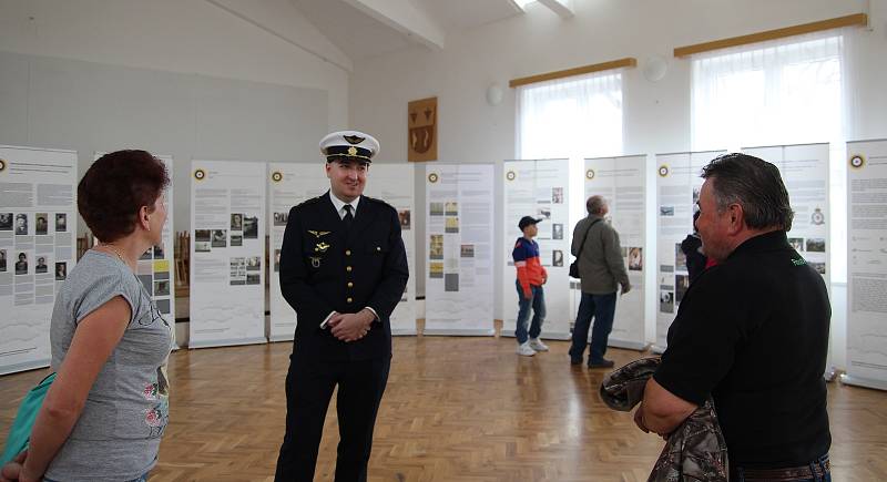 Lidé v Morkůvkách si připomněli 108. výročí narození generála Františka Peřiny