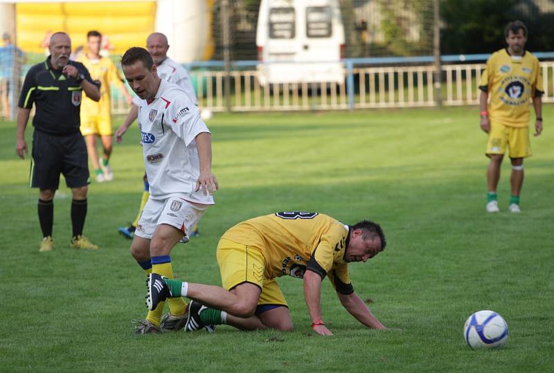 Desáté výročí založení slavil v sobotu Městský sportovní klub Břeclav. Fotbalová akce vyvrcholila exhibičním zápasem osobností. 