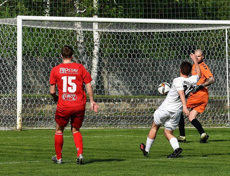 Fotbalisté Lanžhota (v bílém) remizovali se Startem Brno 1:1.